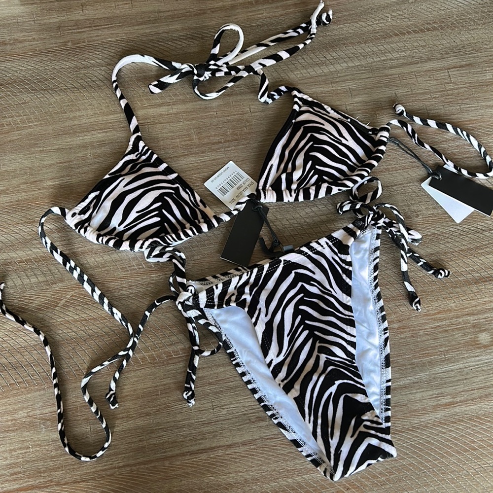 🦓 NWT Kendall & Kylie Bikini